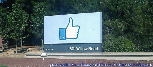 Facebook～Sign outside Facebook headquarters in Palo Alto, Calif.