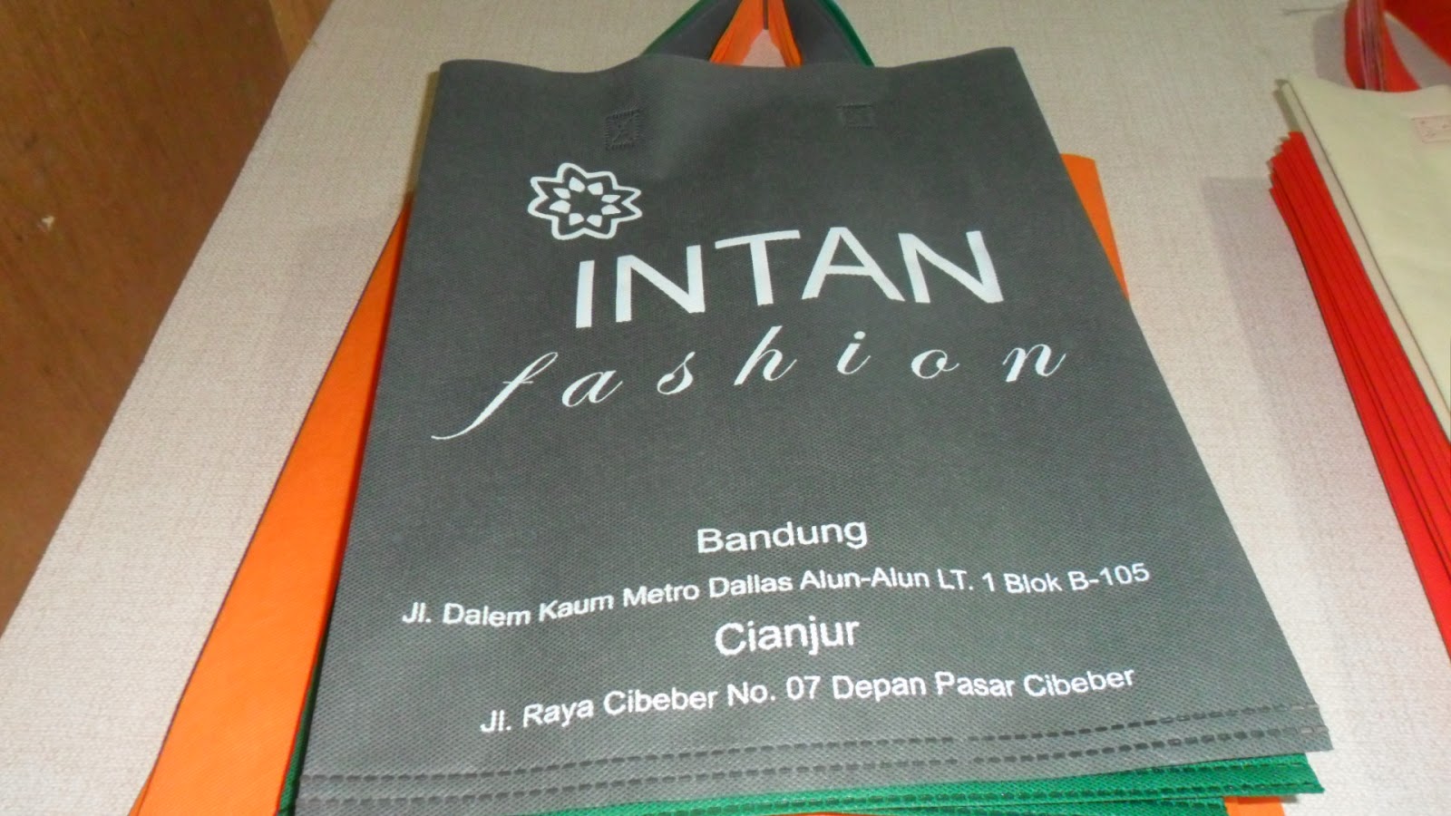 kantoeng paperbag dan tas kain: packaging distro / kemasan distro