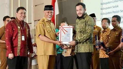 Fadly Amran Terima DIPA dan TKD 2023 Fadly Amran Terima DIPA dan TKD 2023