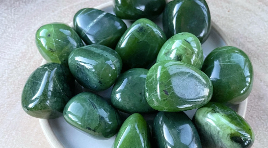 Jade Crystal: A Symbol of Serenity and Prosperity