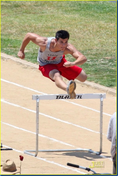 taylor-lautner-taylor-swift-valentines-day-01