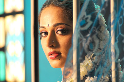 Hot & Sexy Anushka as a Prostitute in Vedam