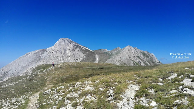 Vista del Monte Camicia e della sua cresta dal Monte Tremoggia