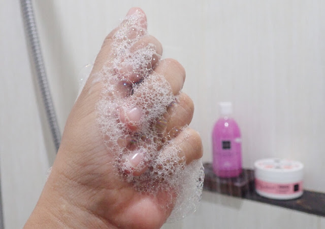 rasanya menggunakan shower scrub scarlett whitening