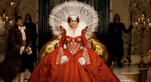 Julia Roberts is the Evil Queen in ‘Mirror, Mirror’
