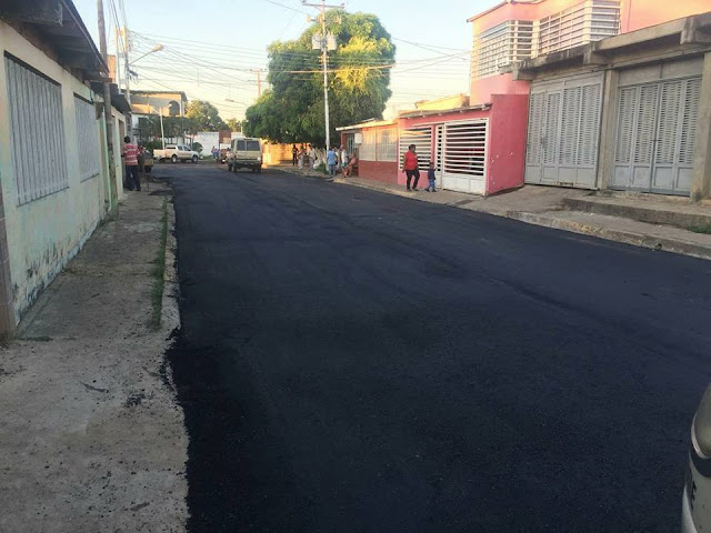 Alcaldía de San Fernando asfaltó calle del barrio Rómulo Gallegos