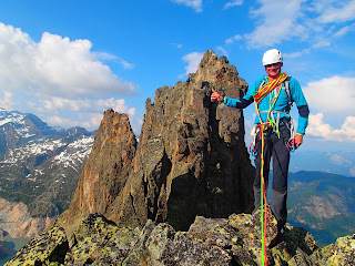 escalade au grand Perron voie " bigger bang " au pain de sucre Manu RUIZ