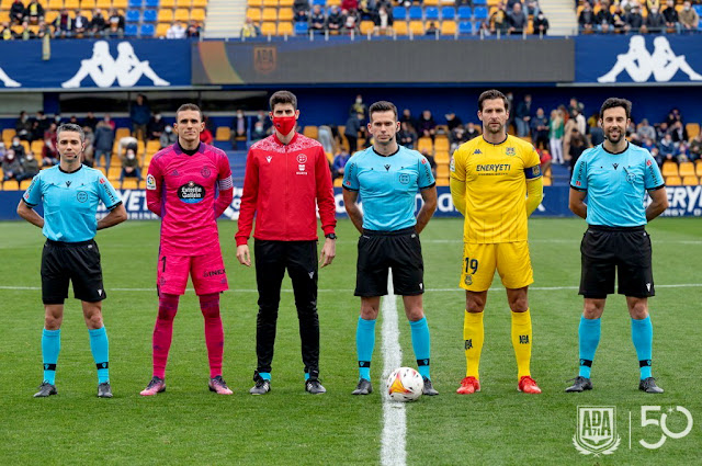 Los capitanes Jordi Masip y David Fernández, junto con el cuarteto arbitral comandado por el andaluz Quintero González. A. D. ALCORCÓN 1 REAL VALLADOLID C. F. 2 Domingo 27/03/2022, 18:15 horas. Campeonato de Liga de 2ª División, jornada 33. Alcorcón, Madrid, estadio Santo Domingo: 2.497 espectadores.