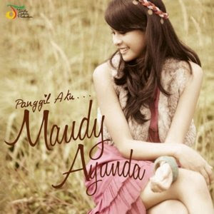 Lirik Lagu Perahu Kertas - Maudy Ayunda