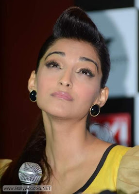 Sonam-Kapoor-Cute-Expressions7