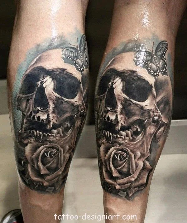 tatuaje de calavera realista en la piel de un modelo profesional