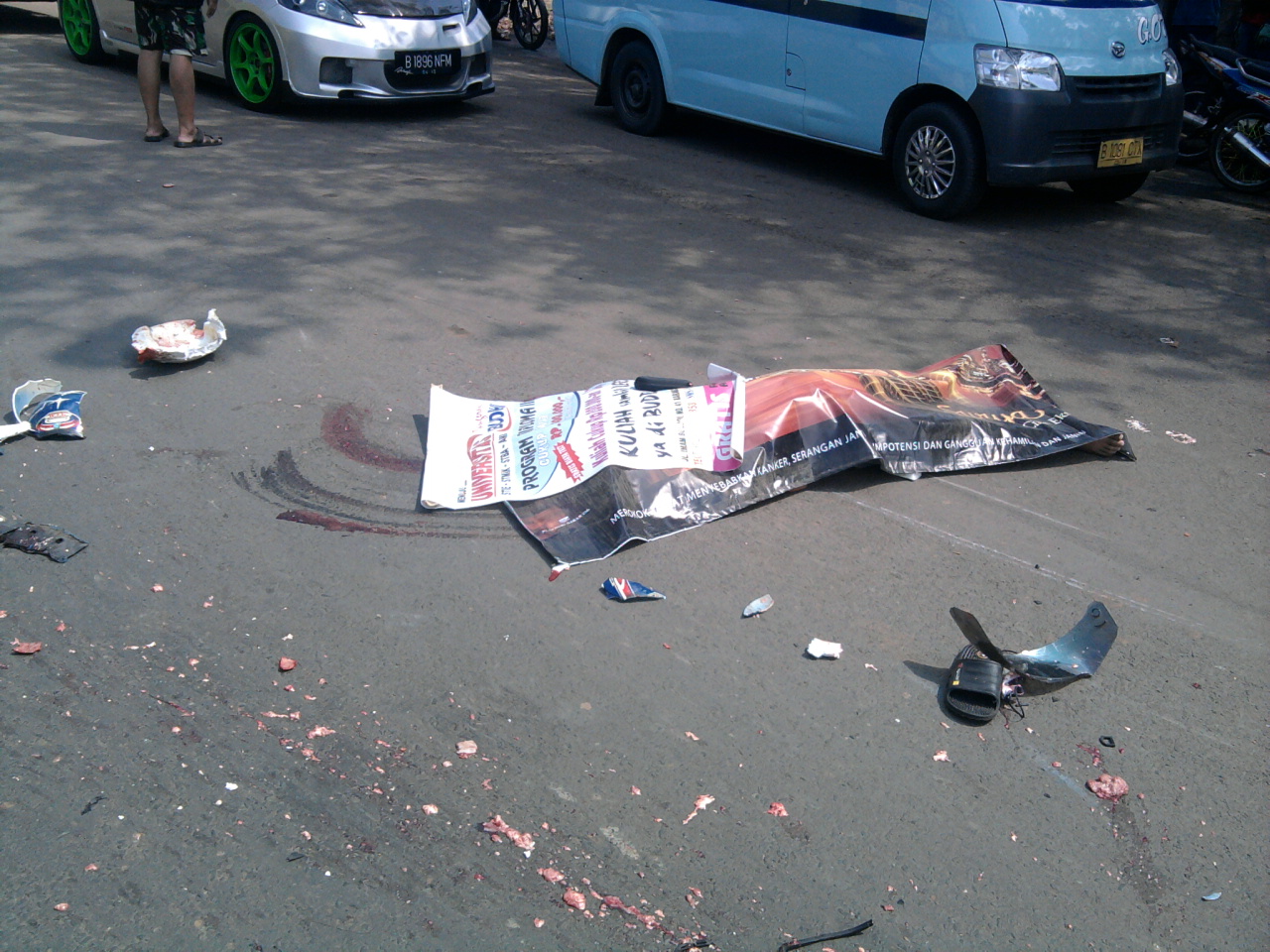  Gambar kecelakaan tragis  di jl raya serang km 14 cikupa 29 