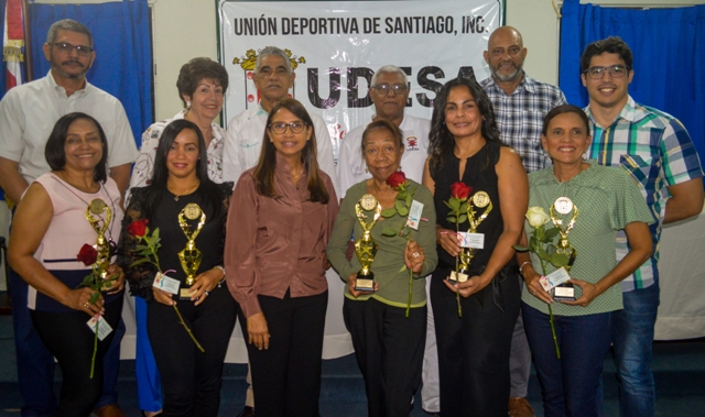  UDESA reconoce damas de Santiago históricas en el deporte