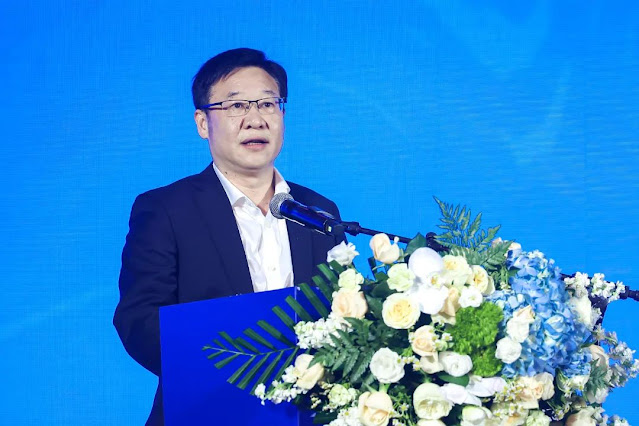 Liu Jingbo, Vice Mayor of Zhaoqing Municipal Government and Secretary of the Party Working Committee of the Guangdong Guangxi Cooperation Special Experimental Zone (Zhaoqing), introduced the investment environment of Zhaoqing to enterprise representatives.