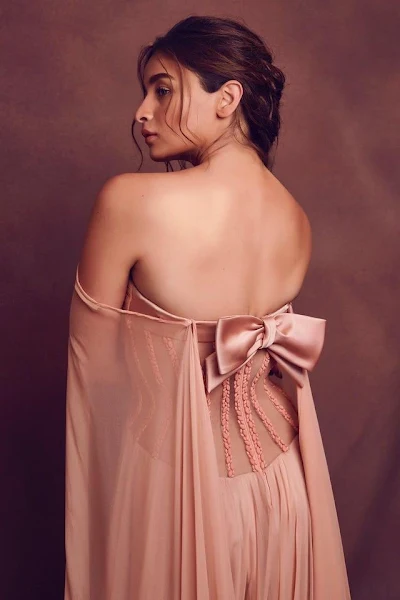 Alia Bhatt backless dress hot bollywood actress