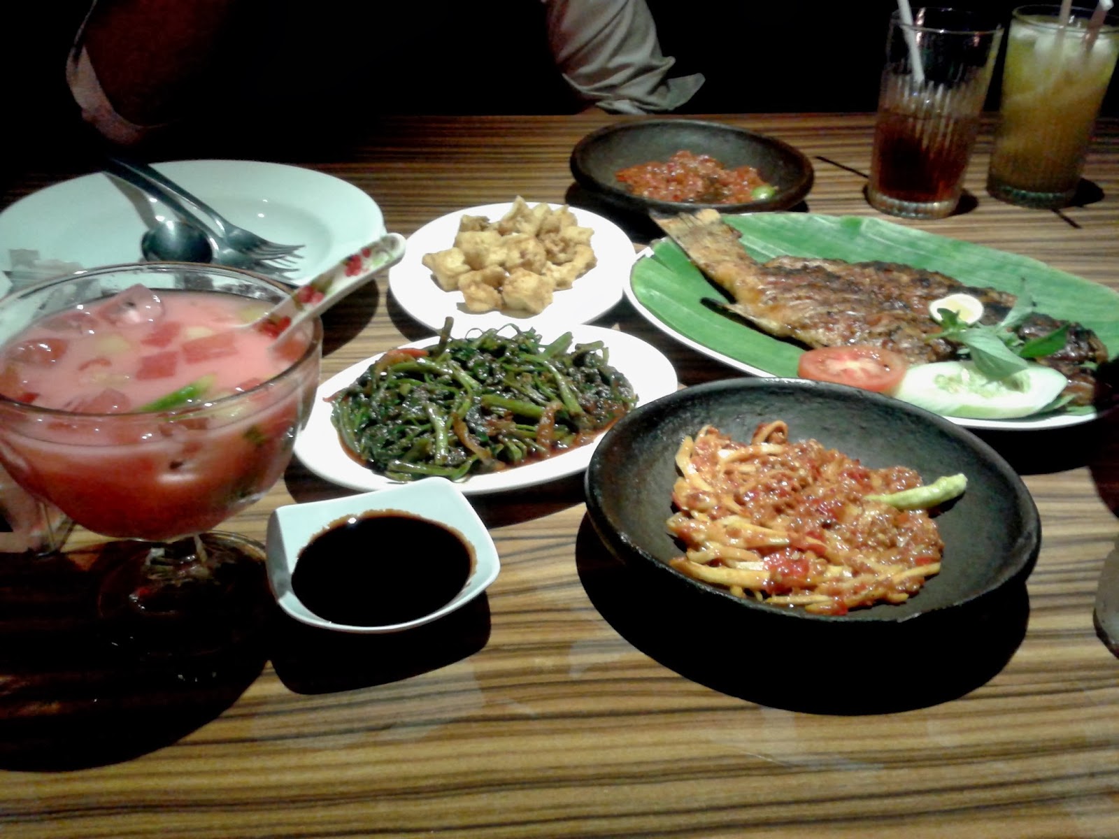 Tempat makan Romantis di Surabaya "Bandar Sari Laut 