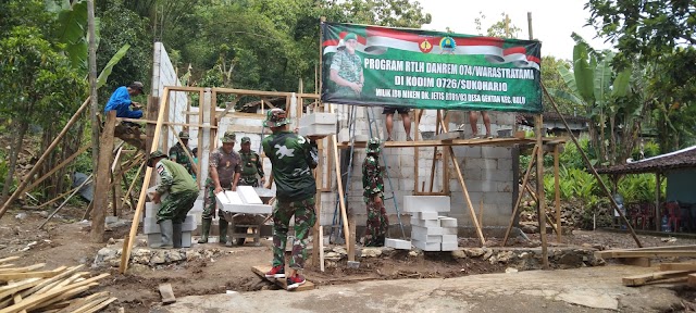 Bedah RTLH milik ibu Mikem di desa Gentan Kecamatan Bulu terus dikebut oleh anggota Kodim 0726/Sukoharjo