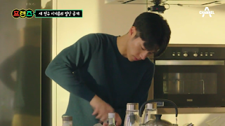 Lee Gi Hoon shows off cooking skills on Friends