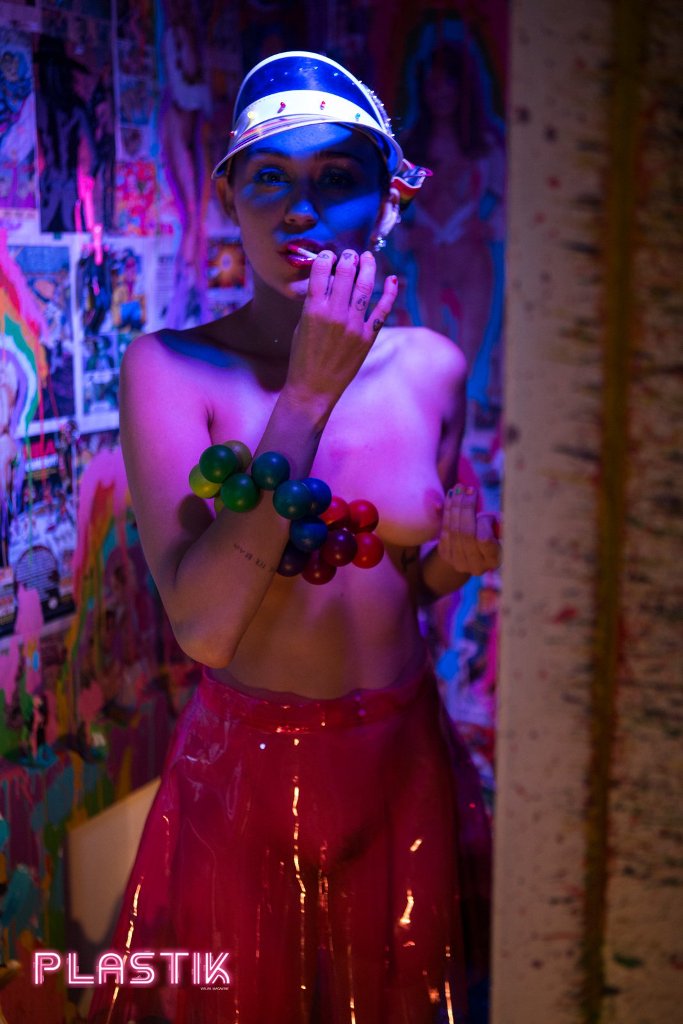 Miley Cyrus nude photo shoot Plastik Magazine