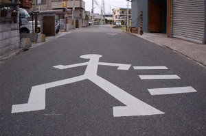 　本当にある?面白い道路の道路標示。7つ【o】棒線の人 