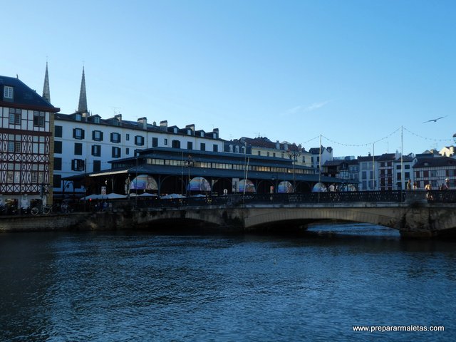 visitar Les Halles en Bayona