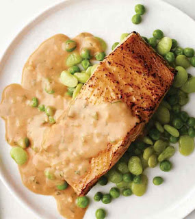 Broiled Salmon with Tomato Cream Sauce