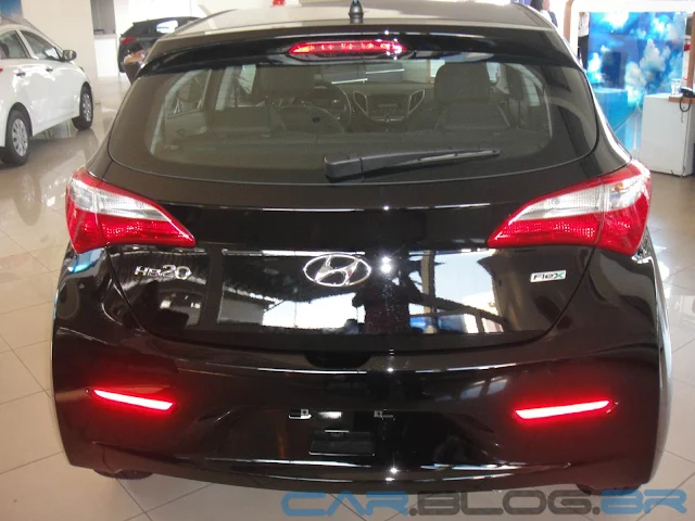 Hyundai HB 20 Preto Onix - Comfort Plus - traseira