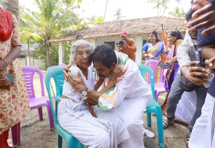 Saraswati Amma came to KC Venugopal's campaign, Alappuzha, News, Saraswathi Amma, Campaign, Lok Sabha Election, Politics, Investigation, Murder Case, Kerala News.