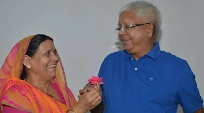 लालू प्रसाद यादव ने 1 जून 1973 को राबड़ी देवी के साथ अपने माता-पिता द्वारा तय पारंपरिक तरीके से शादी की। और वह "राबड़ी देवी से विवाह" के बंधन में बंध गए,  उनके कुल 9 बच्चे हुए, जिनमें से उनकी सात बेटियां और दो बेटे हैं।