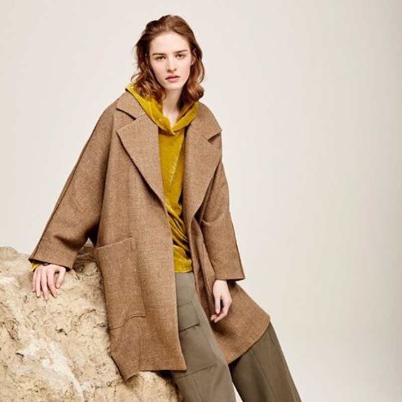 Vorfreude auf den Herbst: Wie man jetzt Camel Coats trägt