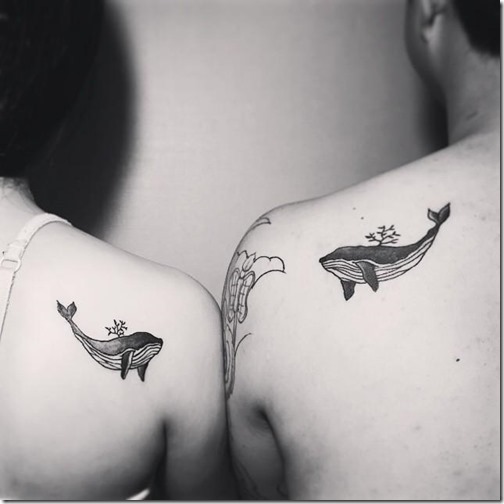 ballenas_monocromaticas_en_la_espalda