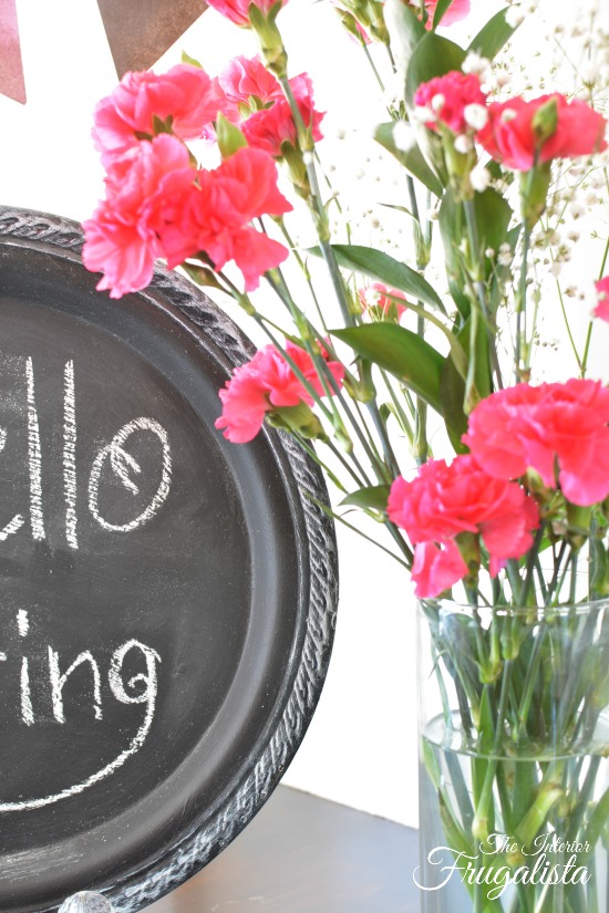 How to make cute upcycled DIY Chalkboard Signs with repurposed thrift store charger plates and silver platters. It's so easy with chalkboard paint!