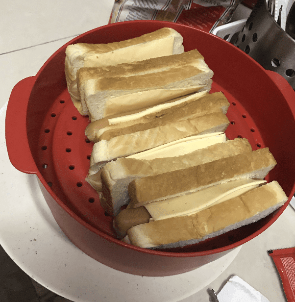Resepi Roti Kukus Sosej Cheese Leleh Simple & Sedap