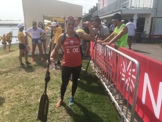 Maria Mailliard feliz com uniforme do Chile