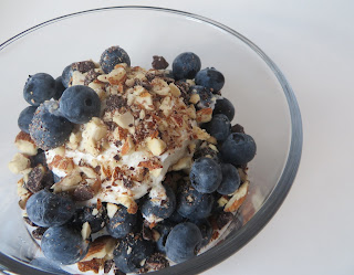 greek yogurt with blueberries, dark chocolate & almonds