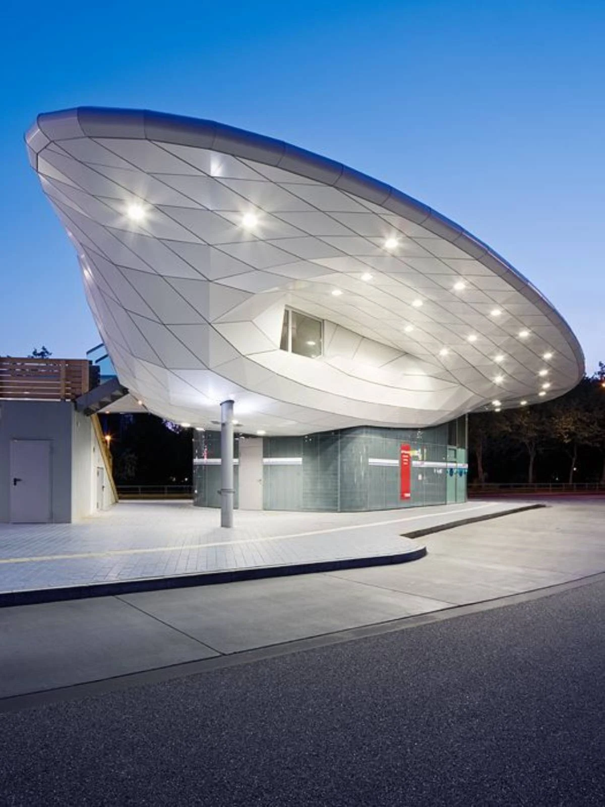 Bus Station by Blunck Morgen Architekten