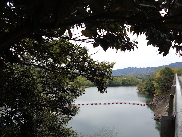 賀祥（かしょう）ダムからの緑水湖の眺め