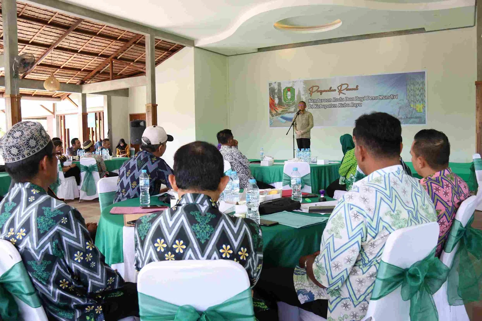 Gubernur Kalimantan Barat Serahkan Reward 52 Unit Kendaraan Bermotor untuk Desa Mandiri di Kubu Raya