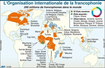 This map is titled L'Organisation internationale de la francophonie. It portrays member nations in orange, associate nations in green, and observer nations in blue. There are 55 member nations, mostly in Africa but also including countries in Eastern Europe and Southeast Asia as well as Canada and France itself. Cyprus and Ghana are the only two associate members. The 13 observer nations are mostly focused in Eastern Europe and the Middle East, with Mozambique the lone observer nation in Africa. 