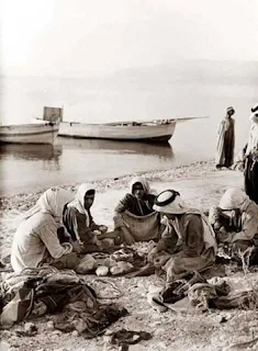 صيادون على بحر الجليل عام 1930