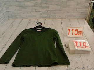中古品　子供服　１１０ｃｍ　グリーン　長袖トップス　１１０円