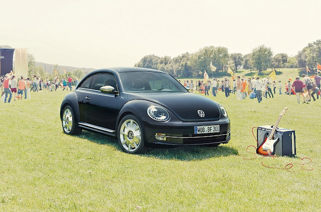 2013_Volkswagen-Beetle_Fender_Edition