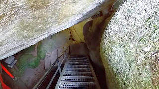 人文研究見聞録：磐船神社の岩窟めぐり ［大阪府］