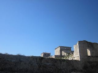  Ruinas y Muralla, frente a la Playa El Sablón
