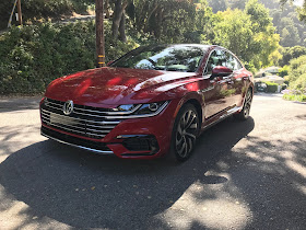 Front 3/4 view of 2019 Volkswagen Arteon 2.0T SEL Premium R-Line