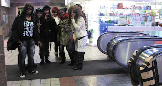 black gyaru, gyaru fashion, gyaru meet, chinatown, group shot,