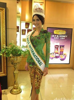 Baju Kebaya Hijau Intan Anne Avantie Miss Internasional 