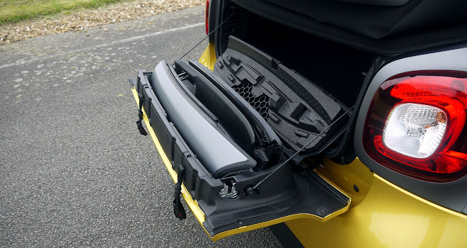 Smart ForTwo Cabrio roof spars stowed in the bootlid