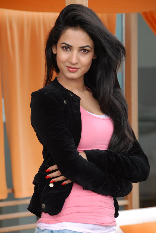 Actress Sonali Chauhan new photo shot Xclusive Gallery wallpapers