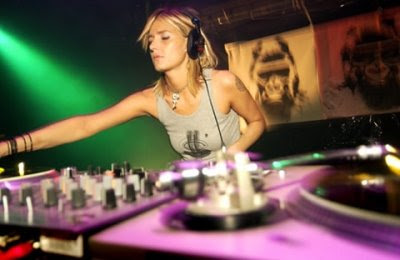 DJ-DJ Wanita Paling Hot